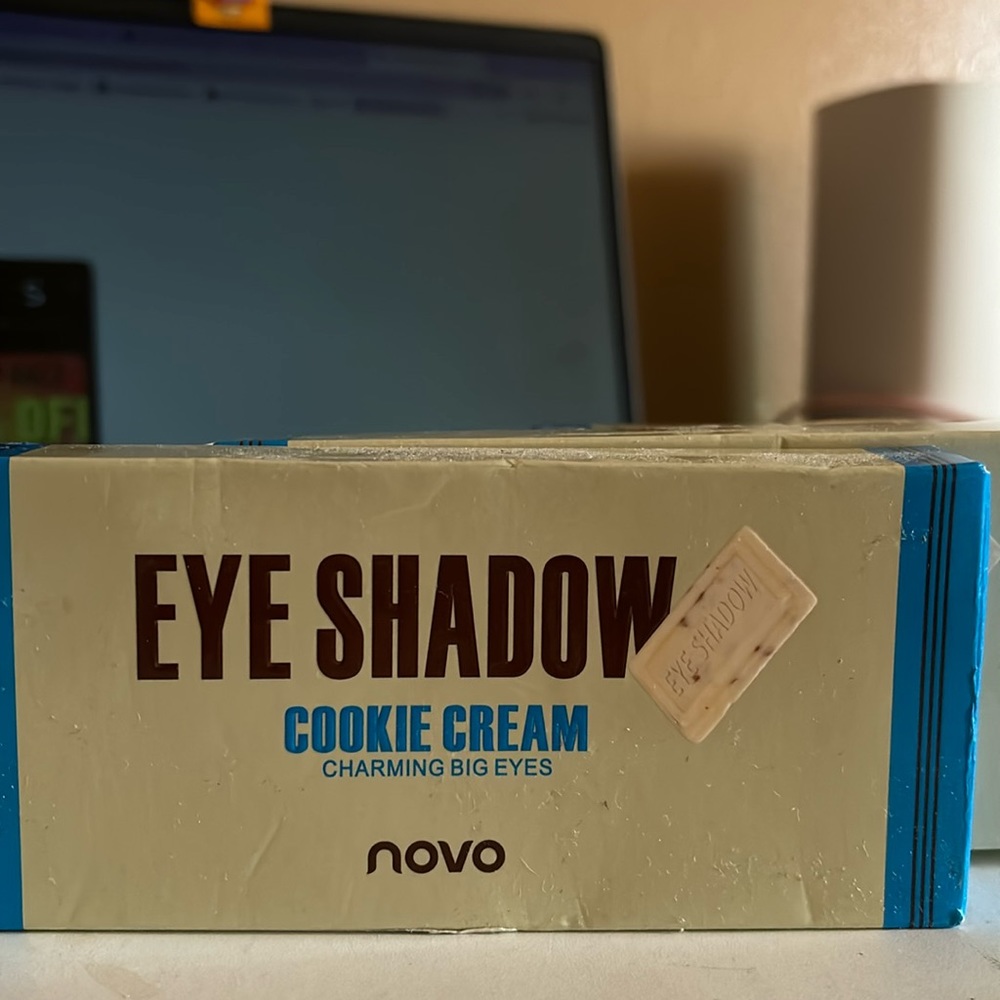 Novo cookies n cream eyeshadow palette